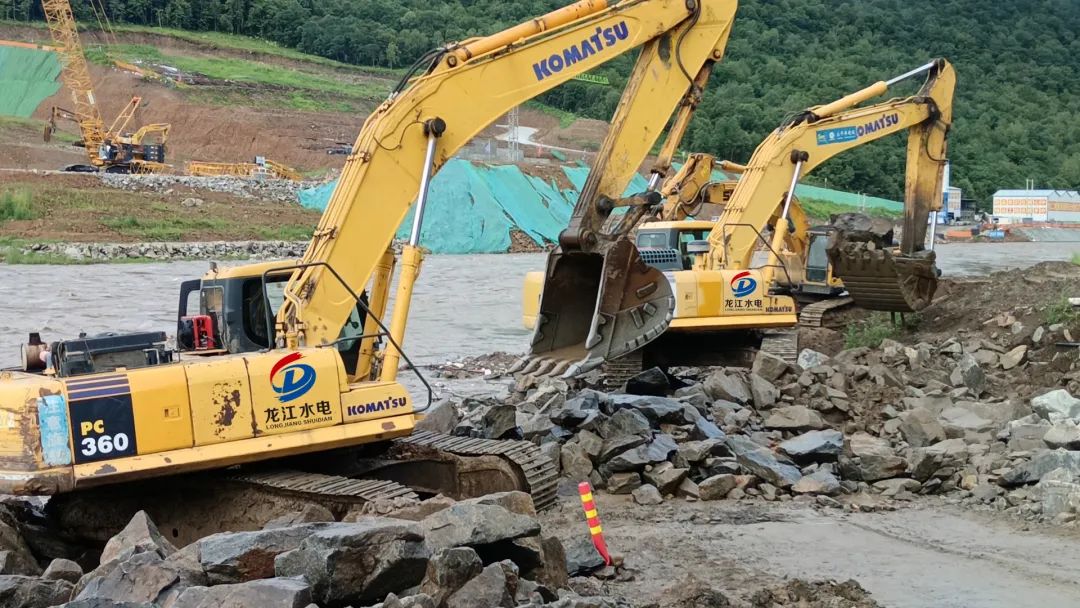 【益起来】林海水库项目众志成城共筑抗洪抢险堤坝